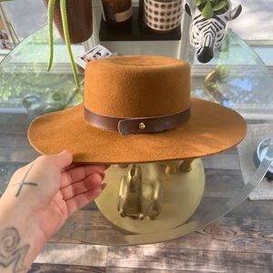 Wide brim hat from Gigi Pip